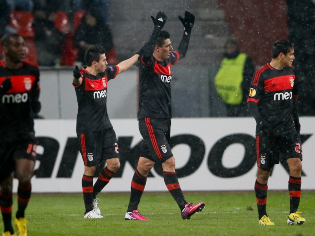 Benfica celebra golo v Leverkusen