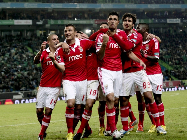 Equipa do Benfica celebra golo