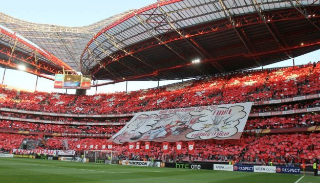 Adeptos do Benfica v Fenerbahçe